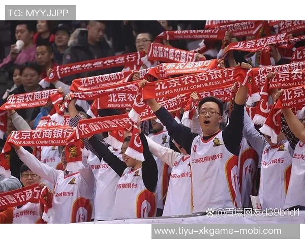 莺歌盛赞教练激情四溢称其为球队领袖能量满满激励全队士气 莺歌盛赞教练激情四溢称其为球队领袖能量满满激励全队士气