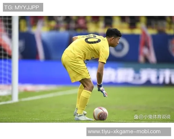 广岛球员失误送机会米内罗头球被解围路易斯补射遗憾中柱